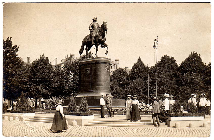 Конный памятник Петру I в Риге
