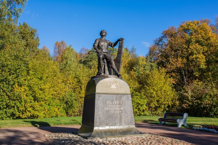 Памятник Петру I в парке «Дубки» (Сестрорецк, С-Петербург) Памятник Петру I в парке «Дубки» (Сестрорецк, С-Петербург)