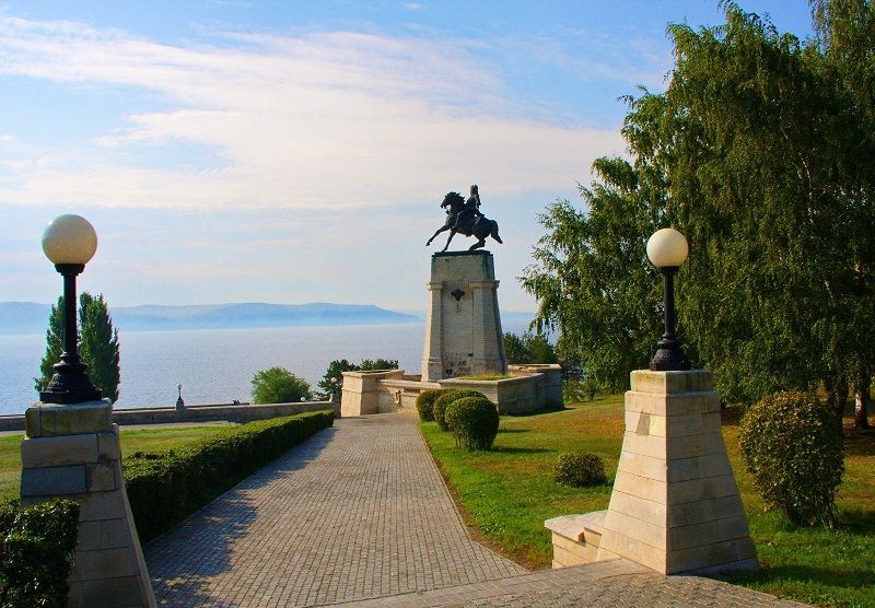 Памятник В. Н. Татищеву (Тольятти, Самарская обл.) Памятник В. Н. Татищеву (Тольятти, Самарская обл.)