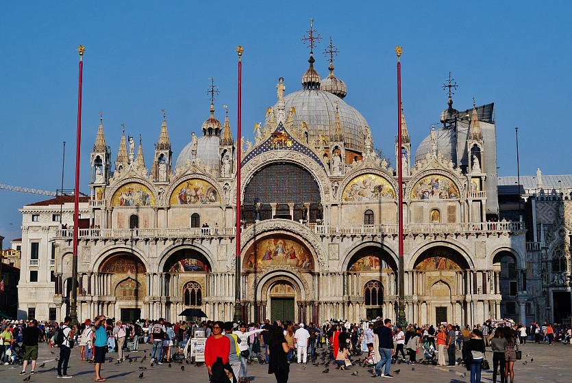 Кафедральная базилика св. Евангелиста Марка (La basilica cattedrale di San Marco Evangelista) Кафедральная базилика св. Евангелиста Марка (La basilica cattedrale di San Marco Evangelista)