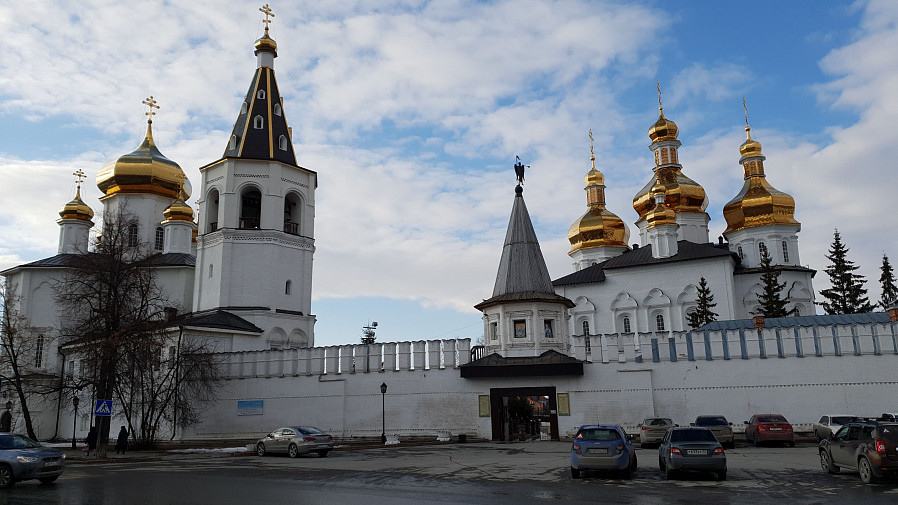 Собор Троицы Живоначальной в Троицком Тюменском монастыре c захоронением митрополита Филофея Собор Троицы Живоначальной в Троицком Тюменском монастыре c захоронением митрополита Филофея