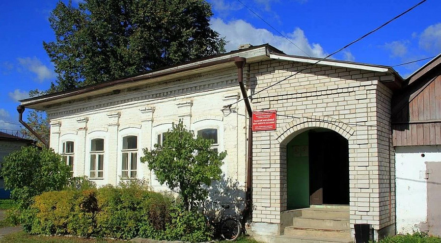 Дом боярина А. С. Матвеева (Лух, Ивановская обл.) Дом боярина А. С. Матвеева (Лух, Ивановская обл.)