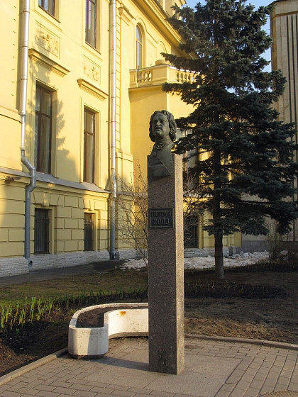 Памятник Петру I на Большой Монетной улице (С-Петербург) Памятник Петру I на Большой Монетной улице (С-Петербург)