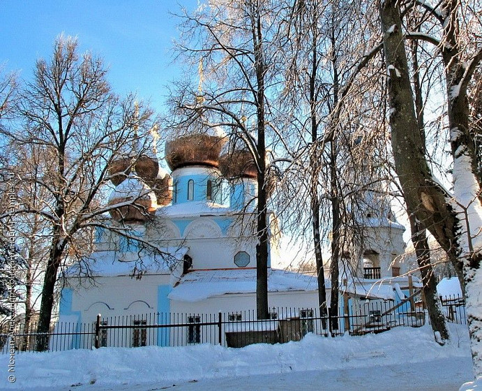 Чашниково, усадьба Л. К. Нарышкина с церковью Троицы Живоначальной (Московская обл.) Чашниково, усадьба Л. К. Нарышкина с церковью Троицы Живоначальной (Московская обл.)
