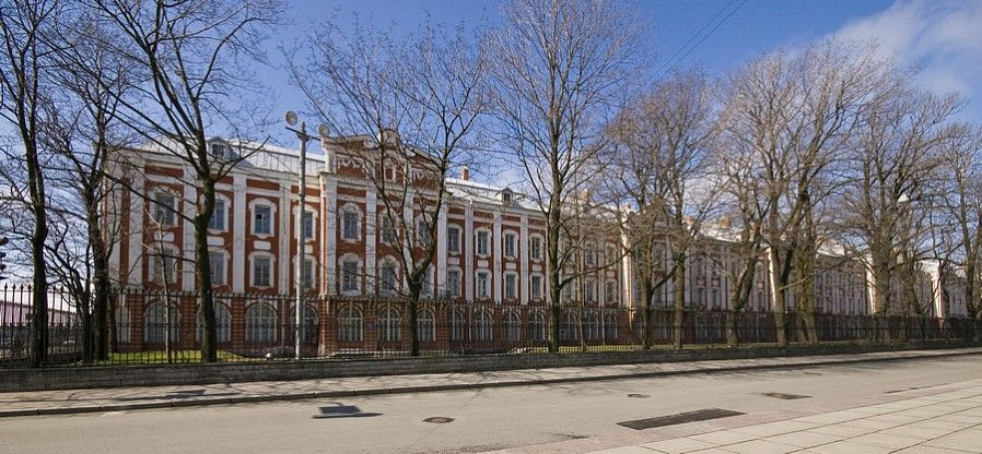 Здание Двенадцати коллегий (С-Петербург) Здание Двенадцати коллегий (С-Петербург)