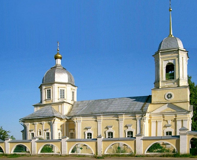 Дмитриевка, усадьба князей Кантемиров с церковью Димитрия Солунского и памятником светлейшему князю Д. К. Кантемиру (Дмитровск, Орловская обл.) Дмитриевка, усадьба князей Кантемиров с церковью Димитрия Солунского и памятником светлейшему князю Д. К. Кантемиру (Дмитровск, Орловская обл.)