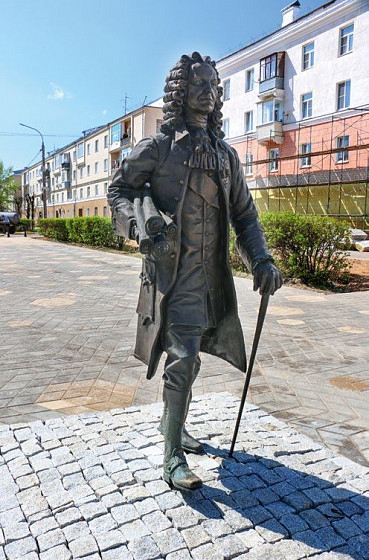 Памятник графу Я. В. Брюсу (Лосино-Петровский, Московская обл.) Памятник графу Я. В. Брюсу (Лосино-Петровский, Московская обл.)