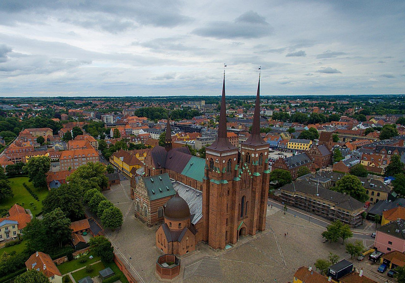 Домский собор в Роскилле (Domkirke i Roskilde) Домский собор в Роскилле (Domkirke i Roskilde)