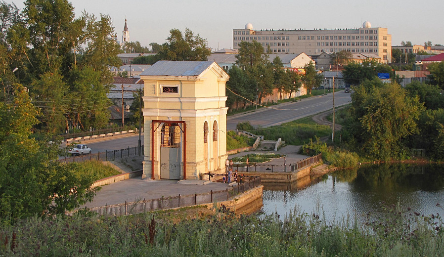 Плотина Каменск-Уральского завода (Свердловская обл.) Плотина Каменск-Уральского завода (Свердловская обл.)