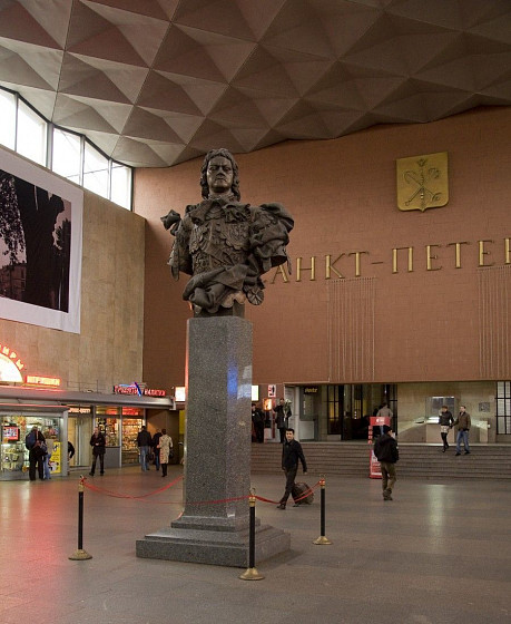 Памятник Петру I на Московском вокзале (С-Петербург) Памятник Петру I на Московском вокзале (С-Петербург)