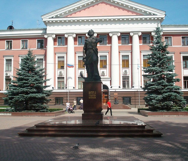 Памятник Петру I у Штаба Балтийского флота (Калининград)