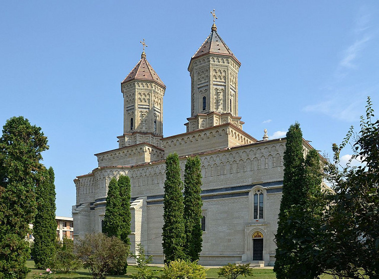 Церковь Трех Святителей (Biserica Trei Sfinți) Церковь Трех Святителей (Biserica Trei Sfinți)