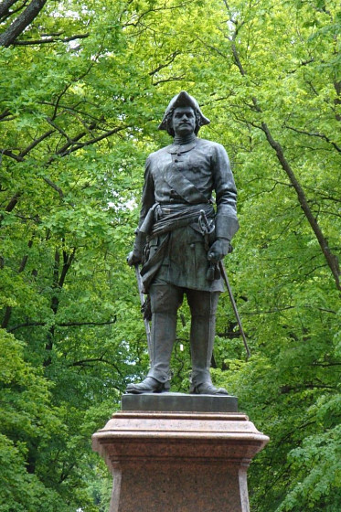 Памятник Петру I в Нижнем парке (Петергоф, С-Петербург) Памятник Петру I в Нижнем парке (Петергоф, С-Петербург)