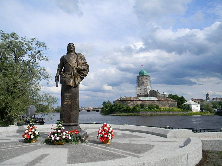 Памятник графу Ф. М. Апраксину (Выборг, Ленинградская обл.) Памятник графу Ф. М. Апраксину (Выборг, Ленинградская обл.)