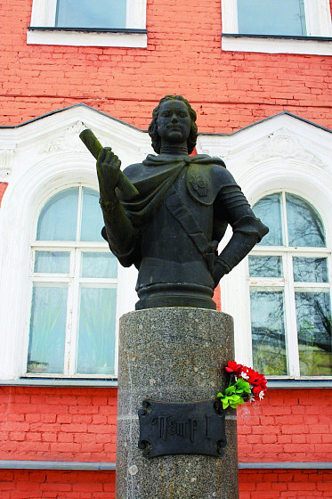 Памятник Петру I в Усть-Ижоре (С-Петербург) Памятник Петру I в Усть-Ижоре (С-Петербург)