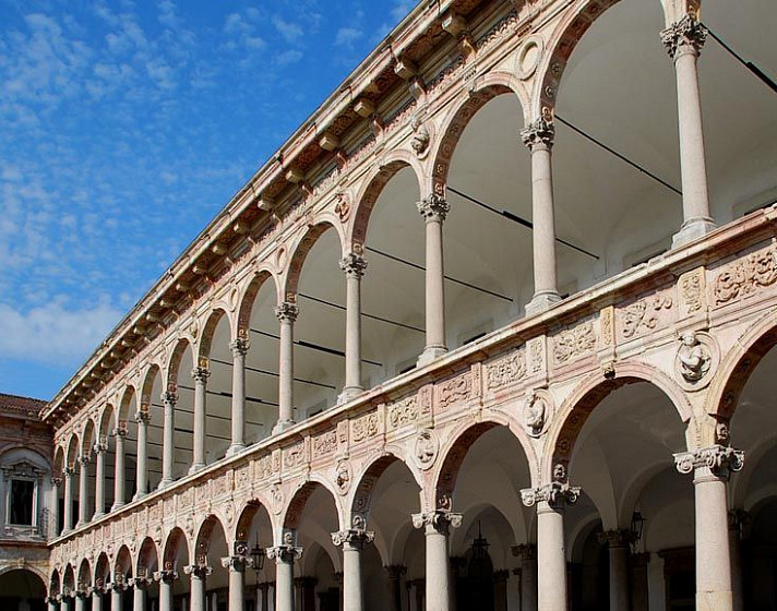 Антико Оспедале Маджоре (Antico Ospedale Maggiore)