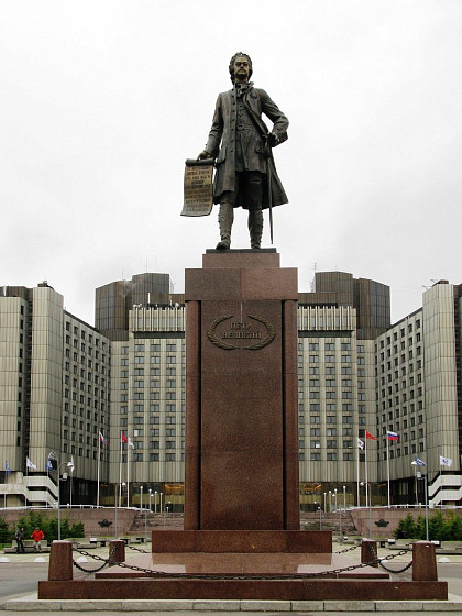 Памятник Петру I на улице Кораблестроителей (С-Петербург)