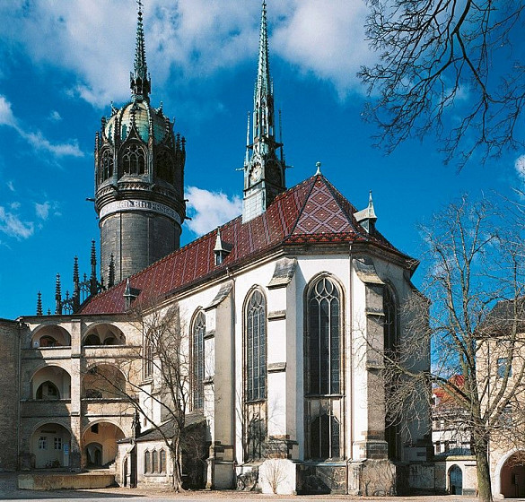 Церковь Всех Святых в замке в г. Виттенберге (Лютерштадте; Lutherstadt Wittenberg) на р. Эльбе (Schlosskirche, auch Kirche der Reformation) Церковь Всех Святых в замке в г. Виттенберге (Лютерштадте; Lutherstadt Wittenberg) на р. Эльбе (Schlosskirche, auch Kirche der Reformation)