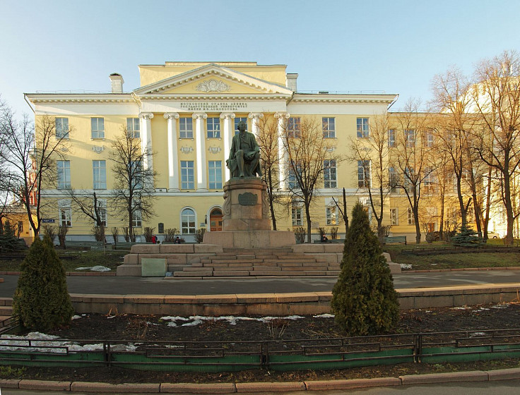 Дом с палатами графа Ф. М. Апраксина, предполагаемыми (Москва) Дом с палатами графа Ф. М. Апраксина, предполагаемыми (Москва)
