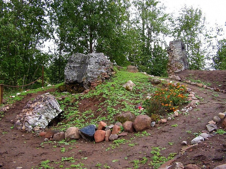 Домны Повенецкого завода (респ. Карелия) Домны Повенецкого завода (респ. Карелия)