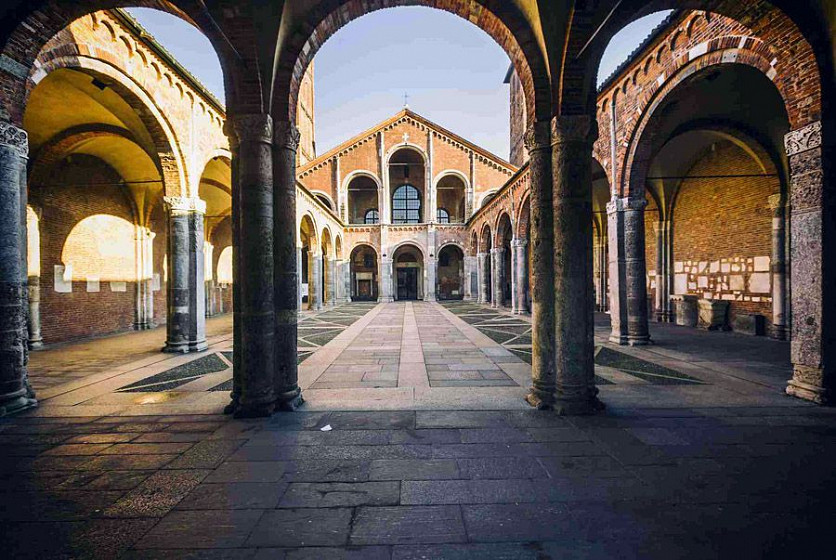 Базилика св. Амвросия Медиоланского (Basilica di Sant'Ambrogio) Базилика св. Амвросия Медиоланского (Basilica di Sant'Ambrogio)