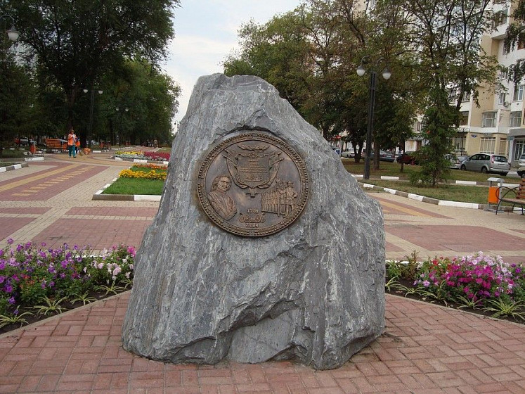 Памятный знак в честь 300-летия Полтавской битвы (Белгород) Памятный знак в честь 300-летия Полтавской битвы (Белгород)