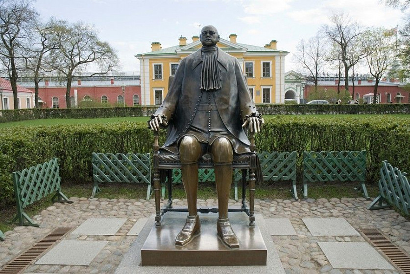 Памятник Петру I в Петропавловской крепости (С-Петербург)