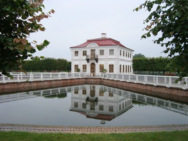 Дворец «Марли» (Петергоф, С-Петербург)