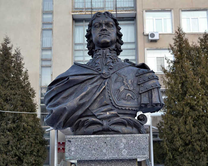 Памятник Петру I (Вышний Волочек, Тверская обл.) Памятник Петру I (Вышний Волочек, Тверская обл.)