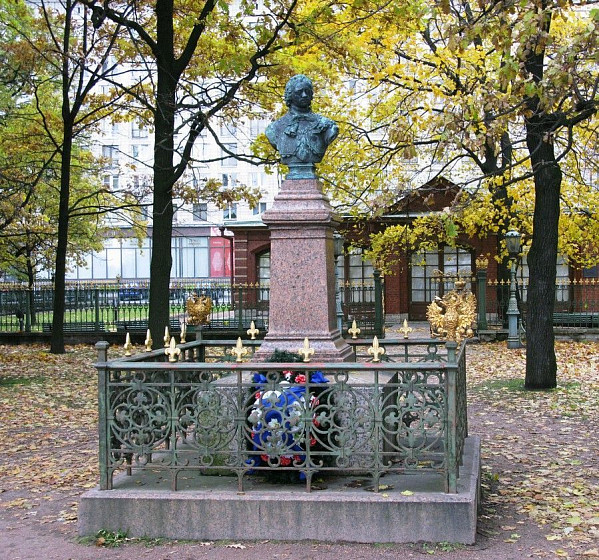 Памятник Петру I у Домика Петра I (С-Петербург) Памятник Петру I у Домика Петра I (С-Петербург)
