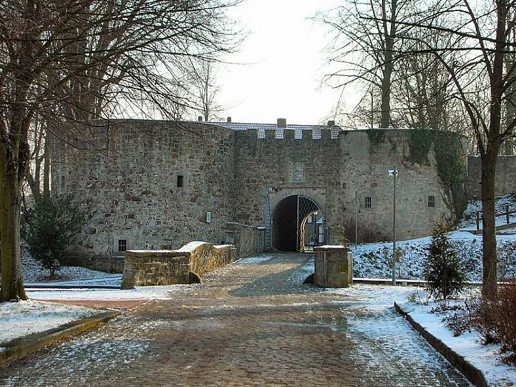 Музей в замке Коппенбрюгге (Museum in der Burg Coppenbrügge) Музей в замке Коппенбрюгге (Museum in der Burg Coppenbrügge)