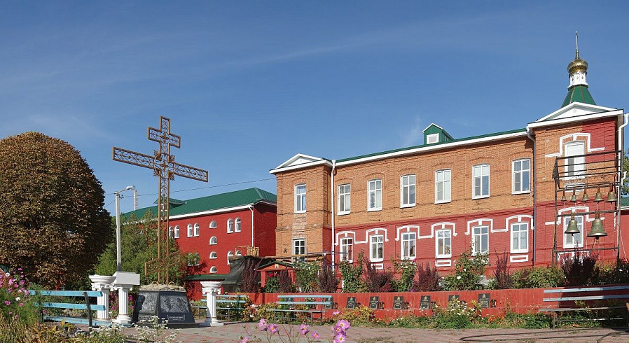 Памятные знаки в Борисовской Тихвинской пустыни (Белгородская обл.) Памятные знаки в Борисовской Тихвинской пустыни (Белгородская обл.)