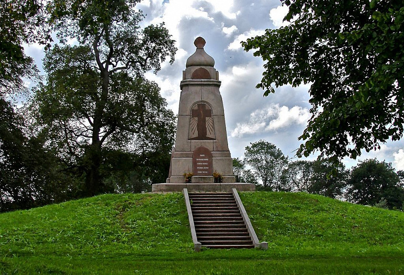Памятник защитникам острова Луцавсала