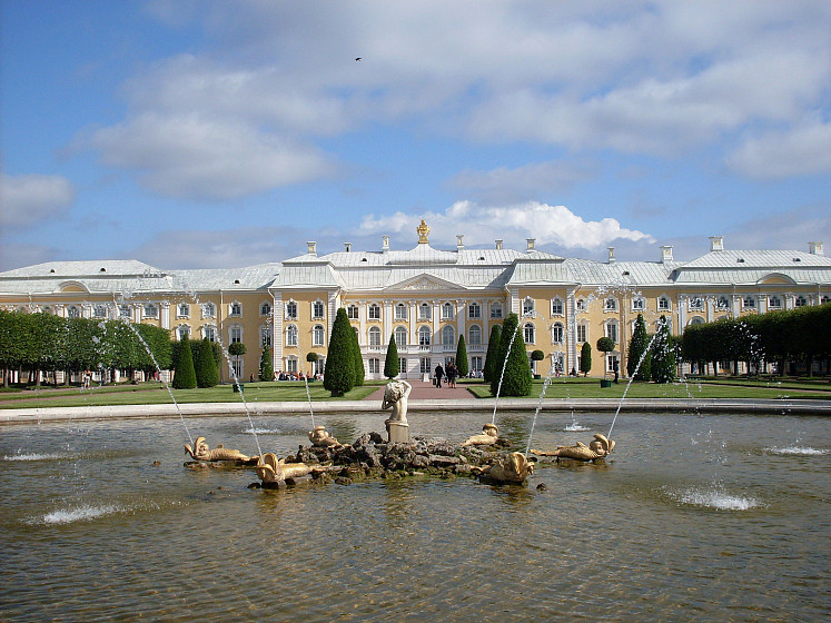 Верхний сад (Петергоф, С-Петербург) Верхний сад (Петергоф, С-Петербург)