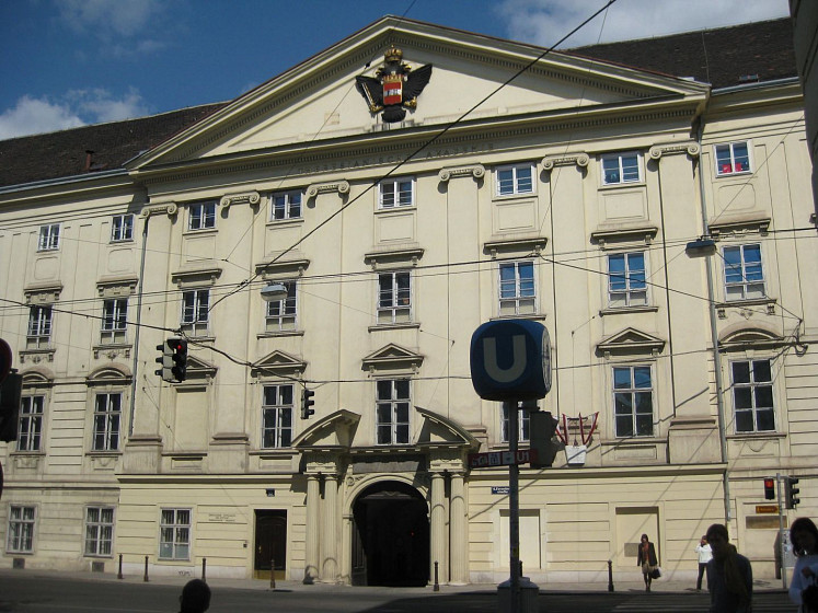 Дворец Фаворита (Palais Favorita)